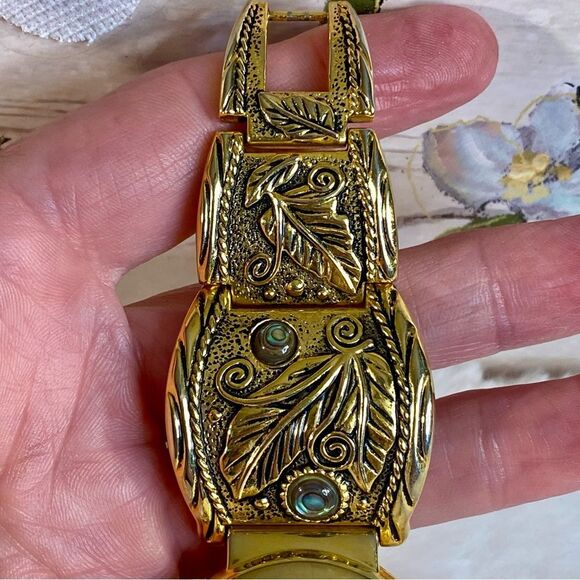 Faded Glory Vintage Gold Etched Watch White Dial Quartz Movement w Rhinestones - Picture 5 of 7